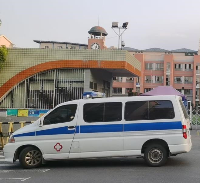 吴兴救护车出租护送骨折病人一公里多少钱